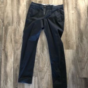 Black men’s chino pants